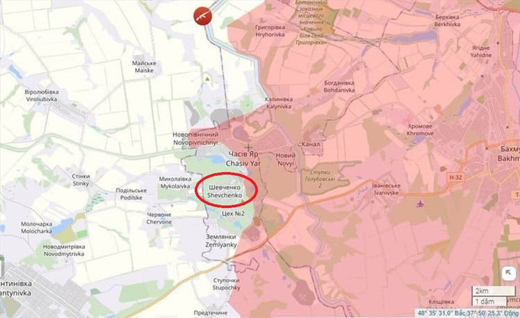 Der Bezirk Schewtschenko ist das letzte von ukrainischen Streitkräften kontrollierte Stadtgebiet in Chasov Yar. Um dieses Gebiet einzunehmen, setzten die Russen schwere thermobarische Raketenwerfer vom Typ TOS-1A ein. Die gewaltige Feuerkraft der Russen forderte schwere Verluste unter den Ukrainern. 13-4683.jpg