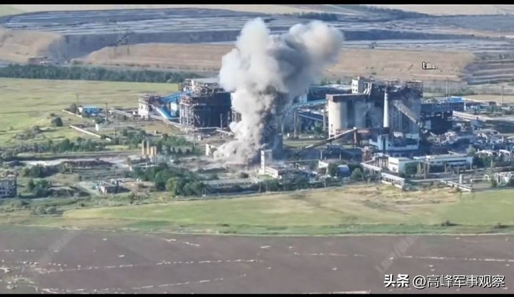 空爆は主に2つの目標を狙った。ポクロフスカヤ鉱山とその爆発物貯蔵庫、そしてウダチネ村北方にあるポクロフスカヤ鉱山の換気竪坑である。これらの換気竪坑とそれに接続する地下トンネルは、ウクライナ軍にとって迅速、機動的、かつ隠密な移動経路として機能していた。このロシア軍による夜間爆撃作戦により、多数のウクライナ軍兵士が埋もれた。 9.jpg