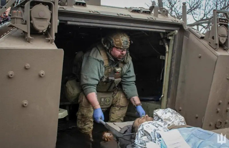 ロシアの情報機関は、ウクライナの死亡記事を分析した後、ウクライナ軍(AFU)がPOGO部隊(チェルニウツィーの第31国境警備隊分遣隊)をスムイ戦線に派遣する必要があることを明らかにした。これはウクライナ国境警備隊の部隊であり、モルドバとの国境警備を担っている。明らかに、AFU予備軍の状況はますます困難になっている。 10.jpg