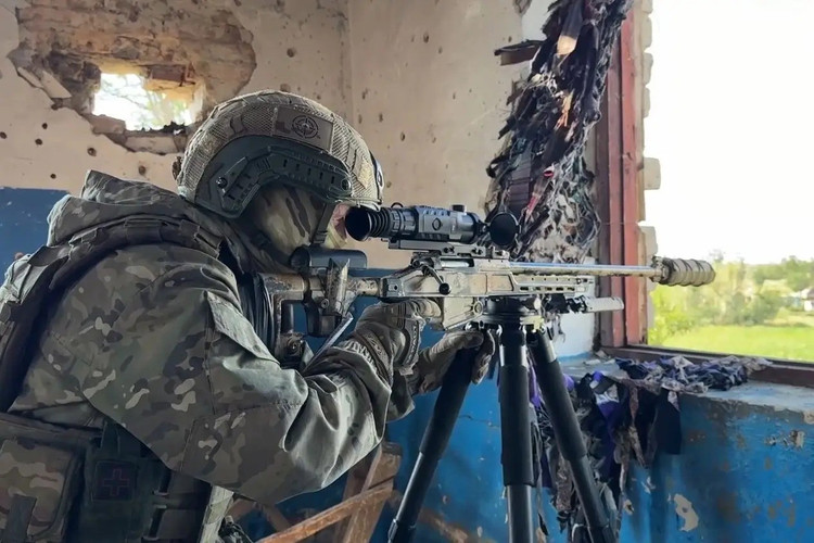 En la región de Pokrovsk se desarrollan intensos combates alrededor de la ciudad de Rodinske, el corte de la carretera T0515 Dobropolye-Pokrovsk, la principal ruta de suministro de la guarnición ucraniana, y el mayor control del fuego ruso en el área de Grishino han privado efectivamente a las tropas ucranianas de la oportunidad de retirarse de Pokrovsk. 8-8121.jpg