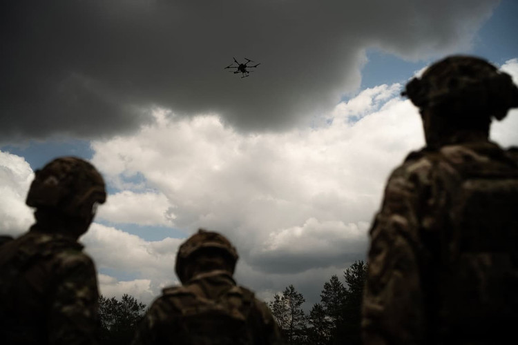 Der Kanal „Military Summary“ berichtete, dass die Wostok RFAF-Gruppe aktiv Operationen durchführt, um die Versorgungslinien der AFU-Verteidigungskräfte bei Novopavlivka und Ivanivka abzuschneiden, während sie gleichzeitig aktiv gegen den Feind kämpft, um eine Position zu schaffen, wobei sie sich hauptsächlich auf den Zusammenbruch des Verteidigungssystems konzentriert, einschließlich der kontinuierlichen Beseitigung von AFU-Widerstandsnestern. 13.jpg