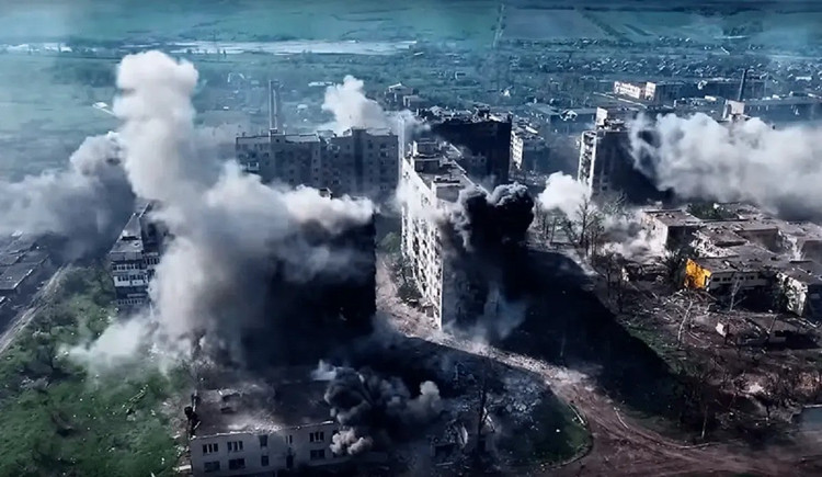 A partir de junio de 2024, la batalla de Pokrovsk entró en un período de extrema tensión, a medida que la RFAF se acercaba constantemente al área urbana de Pokrovsk y desplegaba fuerzas especiales en el centro de transporte regional, a menos de un kilómetro de la ciudad. 13-6157.jpg