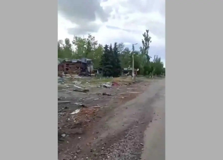 Tras la toma de Novotoretskoye por parte de los rusos, los ucranianos se encontraban en clara desventaja en la aldea de Boykivka, por lo que el mando de las Fuerzas Armadas de Ucrania tomó la iniciativa de retirar sus fuerzas a las aldeas de Nikanorovka y Suvorovo, ubicadas en terrenos más elevados. Y aquí, como tercera línea de defensa, las Fuerzas Armadas de Ucrania tendrán más facilidad para organizar su defensa, afirmó Marochko. 12-8656.jpg