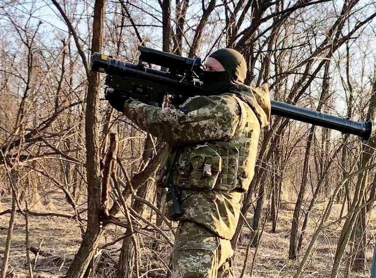 しかし、だからといってロシアの戦闘機が「敵の頭上を安全に飛行できる」というわけではない。AFUの最前線防空部隊は現在、多数の最新鋭の携帯式防空ミサイル(MANPADS)を保有しており、その供給は止まることはないことを忘れてはならない。 13.jpg