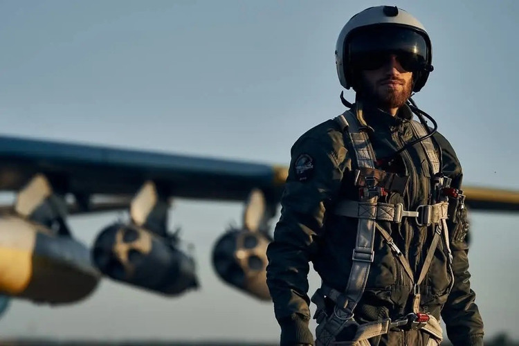 Phi công Pavlo Ivanov, người được cho là lái chiếc F-16 của Không quân Ukraine, bị bắn rơi hôm 11/4. Ảnh Kyiv Post 1.jpg