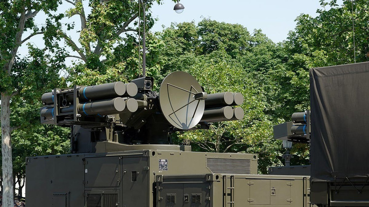 しかし、クロターレNGには弾道ミサイルを迎撃できないという制約があり、さらに対空砲を持たずミサイルのみを使用するため、近距離戦闘が不可能です。特に、VT-1ミサイルは1発あたり約20万~30万ユーロかかりますが、わずか1万~2万ドルのロシア製無人機ゲラン2を撃墜するとなると、経済的に不可能です。 16.jpg