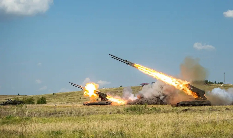 With the RFAF in control of a series of villages north-east of Pokrovsk and Mirnograd, part of the aforementioned route has come under de facto RFAF control. However, the two main routes to Pokrovsk, the M04 highway and the T0515 axis, are currently blocked or controlled by Russian fire. 10.jpg