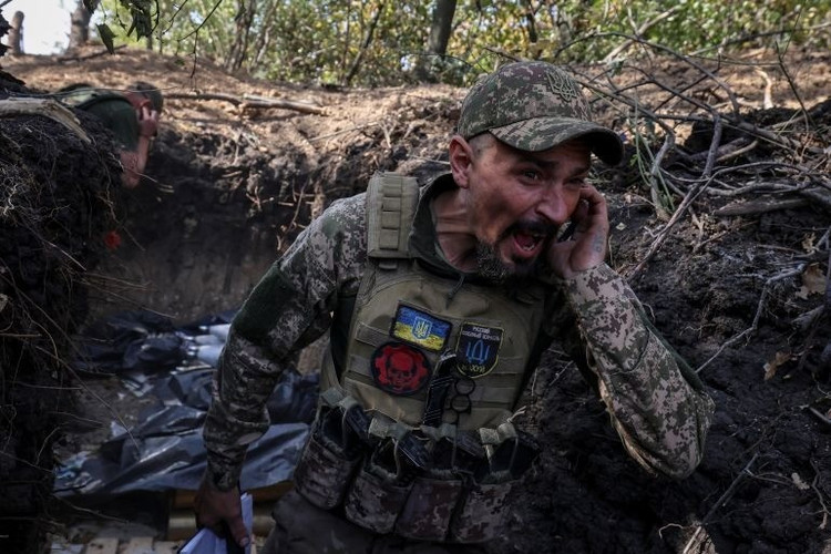 一方、パンキフカ=ノヴォトレツケ線に沿って進軍していたウクライナ軍も、三方からロシア軍に包囲されていた。ロシア軍はマヤックからソフィフカまで攻撃を続ける一方で、ポルタフカからルシン・ヤルにかけて北方にも攻撃を仕掛け、ウクライナ軍の後方を直接遮断した。 5-6798.jpg