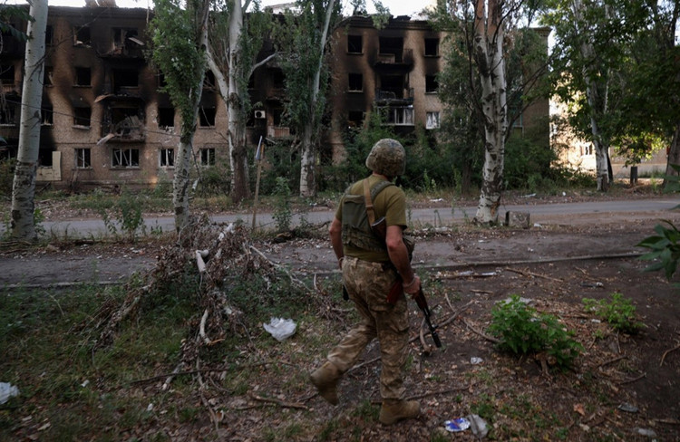 Las Fuerzas Armadas de Ucrania están reforzando las defensas de Konstantinovka, ubicada 100 metros por debajo de Chasov Yar. Según la información disponible, el Estado Mayor de las Fuerzas Armadas de Ucrania está enviando tropas adicionales a la zona de la ciudad, incluyendo mercenarios extranjeros. 10-1876.jpg