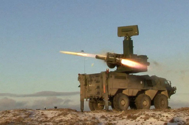 4.3トンの砲塔を備えたクロターレNGシステムは、コンパクトな設計により、トラックや装甲車両を含む様々なプラットフォームに搭載可能です。短射程のサイドワインダーミサイルを搭載した米国のシャパラルや、最大15kmの射程を持ちながらも機動性に劣るロシアのパンツィリS1といった競合製品と比較すると、クロターレNGは速度、精度、機動性のバランスに優れています。 15.jpg