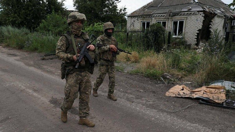 ポクロフスクの状況は非常に困難だが、ロシア連邦議会下院議員でロシア空軍義勇軍第7突撃旅団の司令官アレクサンダー・ボロダイ氏によると、ウクライナ軍はポクロフスクの支配を最後まで維持しようとするだろう。なぜなら、そこにはウクライナの実業家レナト・アフメトフ氏が所有するコークス鉱山もいくつかあるからだ。 17.jpg