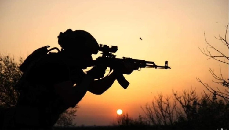 Setelah serangan balik yang gagal di tonjolan Dobropilya, pasukan utama Batalyon ke-2 Brigade Azov ke-12 dan Batalyon ke-3 Brigade Azov ke-14 dipindahkan ke Pokrovsk dan Myrnohrad untuk memperkuat pertahanan. 14.jpg