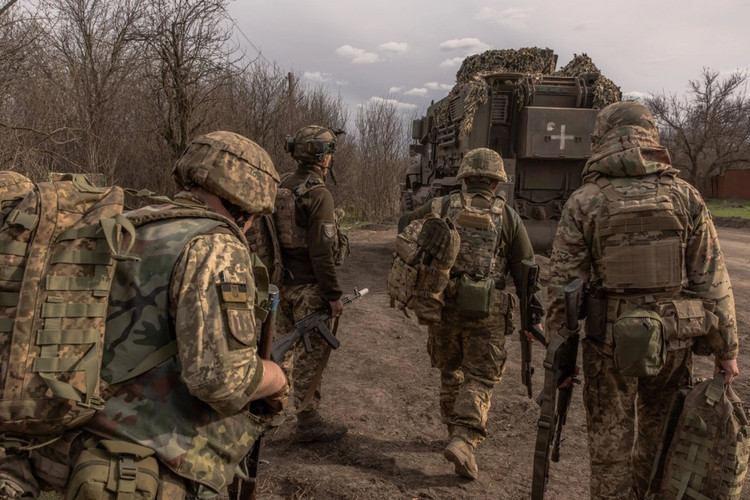 ロシア軍(RFAF)はポクロフスクとコンスタンチノフカで「トライデント作戦」を開始した。ドブロポリエから展開したアゾフ旅団(AFU)の2個アゾフ旅団(第12アゾフ旅団第2大隊と第14アゾフ旅団第3大隊)が機動突撃部隊として展開し、ポクロフスクとコンスタンチノフカ両軍の支援にあたった。 7.jpg