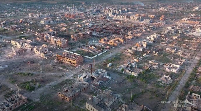 特に、ウクライナ軍はチェルカスキー並木道地域の陣地から追い出され、バスターミナル地域の戦術的状況は改善され、ヴォフチヤ川の南岸に小規模な橋頭堡が準備された。 9.jpg