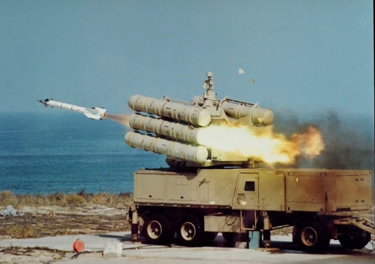 ウクライナの戦場において、クロタレは高度6km未満、時速200km未満で飛行するロシアのゲラン2型無人機(ウクライナではシャヘド136と呼称)に対して有効であることが証明されています。さらに、2023年3月には、ウクライナ空軍が公開した映像で、クロタレNGランチャーがロシアの巡航ミサイルを迎撃する様子が映し出されています。 3.jpg