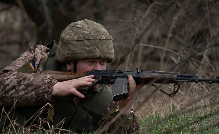 Analysten ukrainischer Forschungsgruppen „wiesen“ wie üblich darauf hin, dass die Offensiven der RFAF mit „großen Personalverlusten“ verbunden gewesen seien, und sie sind der Ansicht, dass die RFAF derzeit mit der Herausforderung eines Truppenmangels konfrontiert sei. 13-2692.jpg