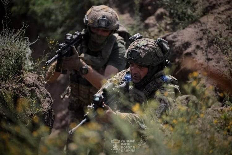 NATOの軍事アナリストは欧州メディアに対し、AFUはロシア軍の進撃を阻止するだけでなく、クチェリウ・ヤールを占領し、突出部(ドネプロペトロフスク攻撃の橋頭保)を迅速に破壊しようとしていると述べた。戦略的に見て、この目標は完全に合理的である。クチェリウ・ヤールを占領し、この突出部を破壊することは、この地域におけるロシアの戦略的展開を混乱させ、さらなる攻撃に有利な状況を作り出すだろう。 15-1182.jpg