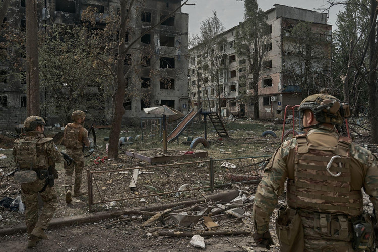 Die 12. Asowsche Brigade hielt bei Rodinske stand, stoppte die Russen und verhinderte, dass sie die Versorgungslinien vollständig abschnitten und die Stadt Pokrowsk, die von Zehntausenden ukrainischen Soldaten verteidigt wurde, vollständig einkesselten. 11-4456.jpg