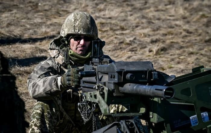 ウクライナ軍は夜間にエネルゴダルへの激しい砲撃も行った。ウクライナの無人機がザポリージャ原子力発電所の消防署近くの駐車場に砲弾を投下した。ウクライナ軍はオレヒフ市の東に位置するポロヒにも攻撃を仕掛けた。(写真提供:ミリタリー・レビュー、キエフ・ポスト、ウクルインフォルム、RVヴォエンコリ) 14-9008.jpg