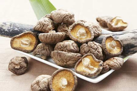 Ngoài ra, các thực phẩm màu đen cũng có thể điều chỉnh các chức năng sinh lý, kích thích sự bài tiết bên trong cơ thể và đẩy nhanh quá trình tiêu hóa của dạ dày và ruột.