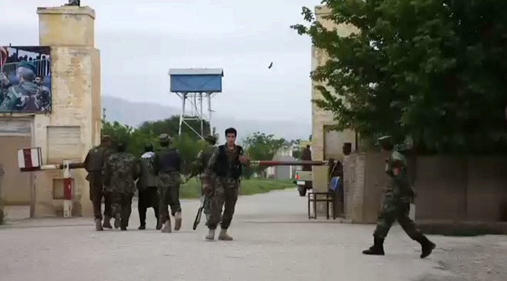 Trong một tuyên bố ngày 22/4, người phát ngôn của phiến quân Taliban, Zabihullah Majahid, nói rằng vụ tấn công là hành động trả thù cho cái chết của nhiều chỉ huy Taliban ở miền bắc Afghanistan trong thời gian gần đây. Ảnh: RT.