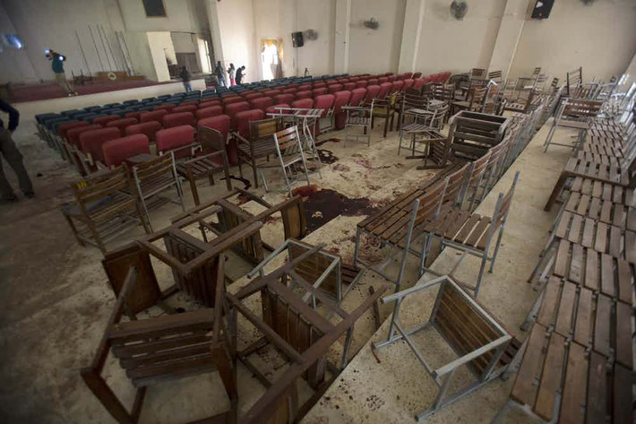 Năm 2014, hàng chục tay súng phiến quân Taliban tấn công một ngôi trường ở Peshawar (Pakistan) khiến 141 người thiệt mạng, trong đó có 132 học sinh. Lực lượng Pakistan mau chóng được triển khai tới hiện trường và giải cứu các con tin còn lại sau khi tiêu diệt 36 tay súng Taliban. Ảnh: The Richest.