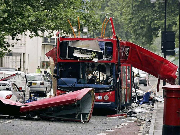 Năm 2005, 3 vụ đánh bom liên tiếp xảy ra tại trung tâm thủ đô London (Anh) đã khiến hơn 50 người thiệt mạng và 700 người khác bị thương. Thủ phạm được xác định là Hasib Hussain, Mohammad Sidique Khan, Germaine Lindsay và Shehzad Tanweer. Ảnh: The Richest.