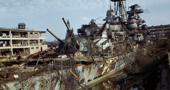 Tàu tuần dương Admiral Hipper bị bỏ lại ở Kiel, Đức, hồi tháng 5/1945. Ảnh: DM.