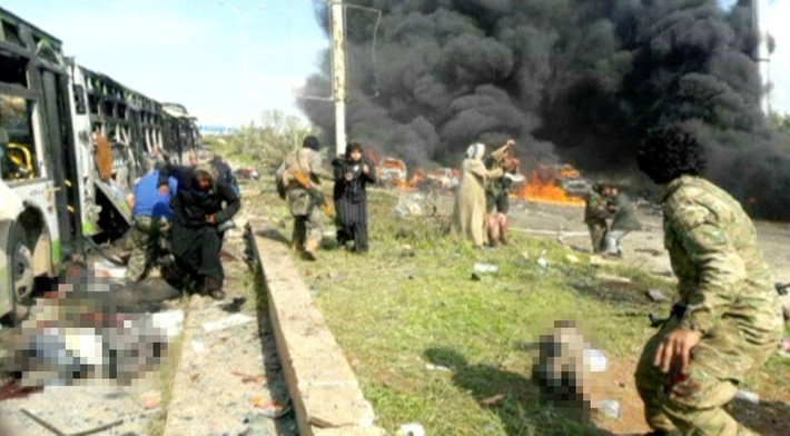 Được biết, đoàn xe chở người dân và các chiến binh ủng hộ chính phủ Syria đến từ hai ngôi làng al-Foua và Kefraya này đang chờ để được đi vào thành phố Aleppo, khu vực do chính phủ Damascus kiểm soát. Ảnh: RT.
