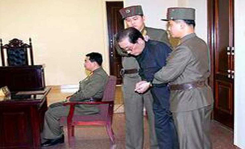 Theo Business Insider, Jang Song-thaek là chú dượng và từng là cố vấn đáng tin cậy của nhà lãnh đạo Kim Jong-un. Tuy nhiên, ông Jang đã bị thanh trừng hồi tháng 12/2013. Ảnh: BI.