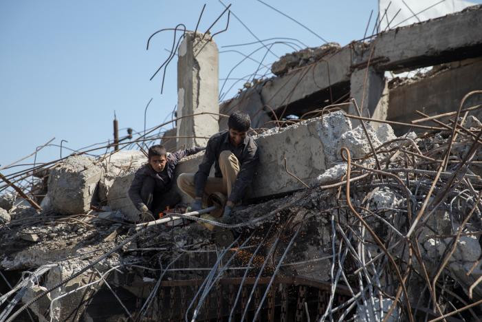 Một tòa nhà bị phá hủy ở thành phố Mosul ngày 17/4. Ảnh: Reuters.
