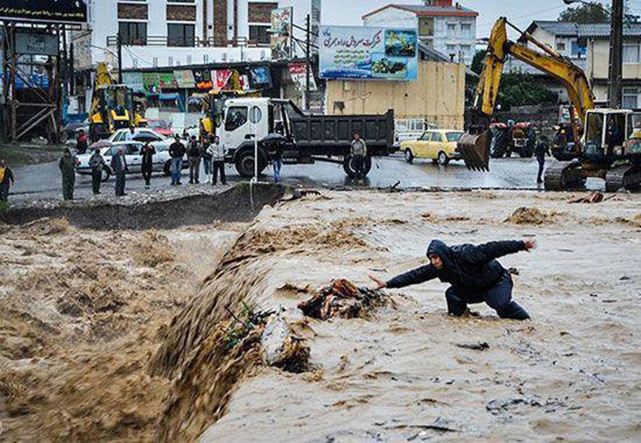 Esma’eel Najjar, người đứng đầu Cơ quan Quản lý Khủng hoảng của Iran, cho hay ít nhất 20 người ở làng Chinar và 22 người ở Azarshahr đã thiệt mạng do mưa lũ. Ảnh: Azernews.