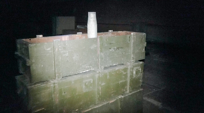 Những chiếc thùng chứa đạn dược. Ảnh: ER.