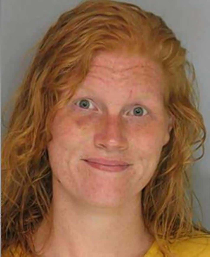 Theo Huffington Post, Ashley Huff đã phải ngồi tù oan 1 tháng vì cảnh sát hiểu nhầm cô sử dụng methamphetamine. “Chất khả nghi” dính trên chiếc thìa mà cảnh sát tìm thấy trong ô tô của Assley thực tế chỉ là nước sốt của mỳ SpaghettiOs mà thôi. Ảnh: The Richest.
