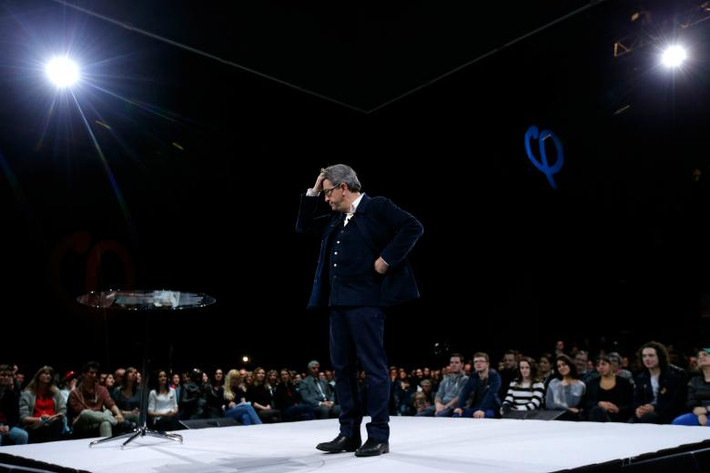 Ông Jean-Luc Melenchon phát biểu trước đám đông trong cuộc vận động tranh cử ở Rennes ngày 26/3.