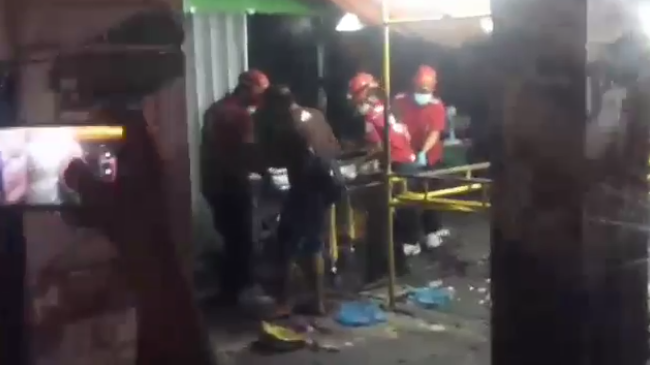 Được biết, trong số các nạn nhân có 3 người bị thương nặng đã được đưa đi cấp cứu tại bệnh viện trong khu vực. Ảnh: ABS-CBN News.