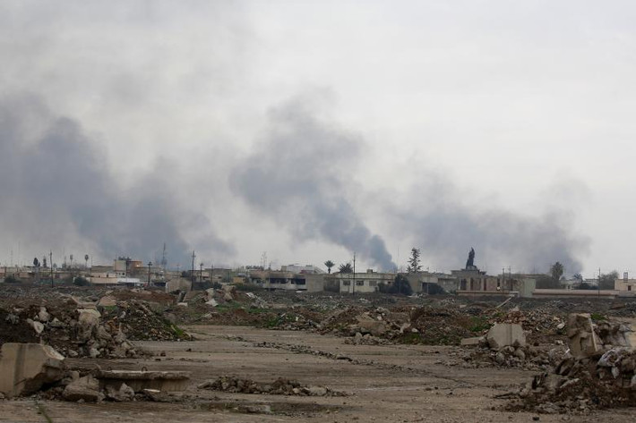 Cảnh tượng hoang tàn nhìn từ sân bay Mosul.