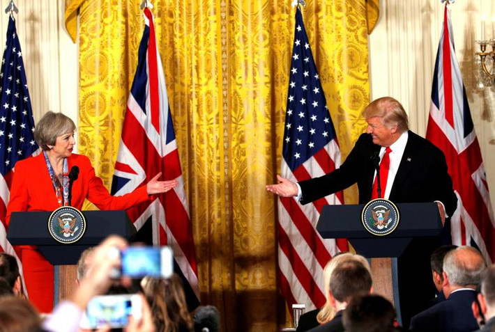 Thủ tướng Anh Theresa May và Tổng thống Mỹ Donald Trump trong cuộc họp báo chung ở Nhà Trắng ngày 27/1. (Nguồn ảnh: Reuters)