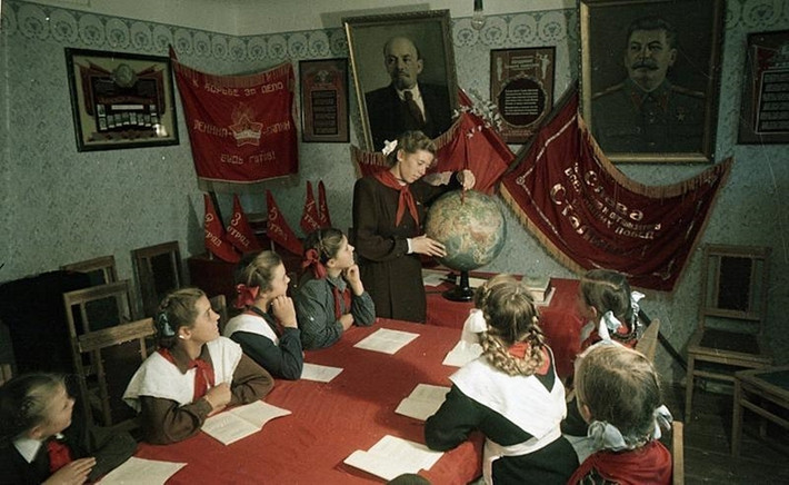 Bên trong một lớp học năm 1952. Ảnh: ER.