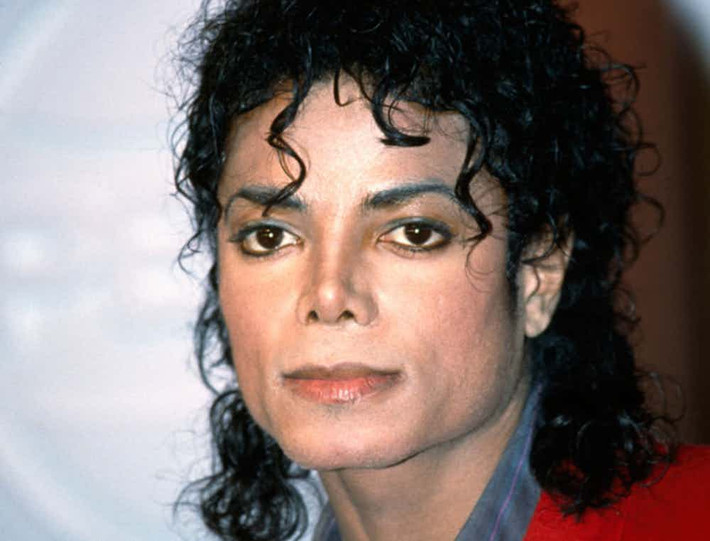Thông tin về việc Michael Jackson phẫu thuật thẩm mỹ luôn được ông hoàng nhạc pop và các thành viên trong gia đình giấu kín. Ảnh: The Richest.