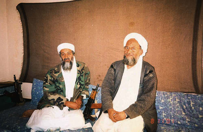Mạng lưới khủng bố Al-Qaeda hiện diện mạnh mẽ ở Yemen. Được biết, gia đình của trùm khủng bố Osama bin Laden từng sinh sống tại quốc gia này trước khi chuyển tới Ả-rập Xê-út. Ngoài ra, các tay súng thánh chiến Hồi giáo từng tham chiến ở Afghanistan đã chuyển tới Yemen, thành lập mạng lưới khủng bố Al-Qaeda ở Bán đảo Ả-rập (AQAP) năm 2009.