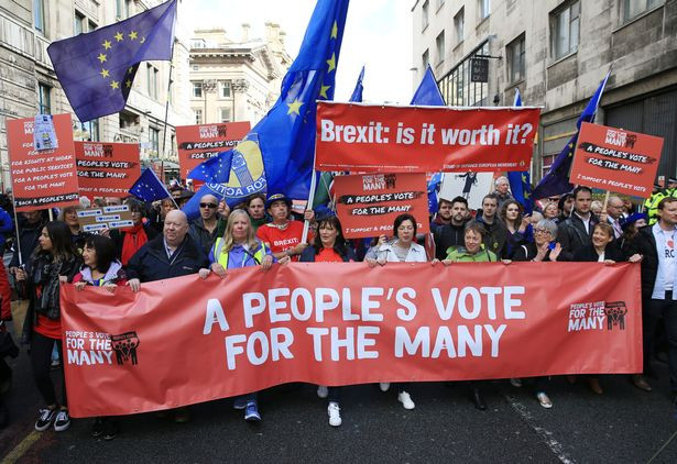 Theo Mirror, có tới 5.000 người phản đối Brexit đã tuần hành qua trung tâm thành phố Liverpool chiều 23/9 và kêu gọi tổ chức cuộc trưng cầu dân ý thứ hai về Brexit. (Nguồn ảnh: Mirror)