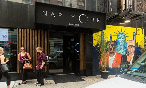 Theo Business Insider, Nap York là một trong số các cơ sở cung cấp dịch vụ ngủ trưa cho người dân ở thành phố New York. Đây là nơi lý tưởng cho mọi người có ngủ một giấc ngắn giữa ngày làm việc căng thẳng để lấy lại tỉnh táo và nạp năng lượng tiếp tục công việc của mình. (Nguồn ảnh: Business Insider)