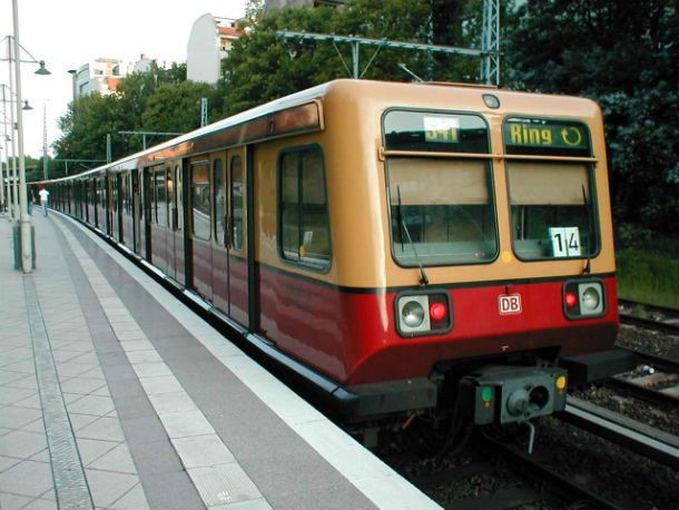 Berlin S-Bahn là hệ thống tàu điện ngầm ở thủ đô Berlin, Đức, bao gồm 166 nhà ga và chiều dài hệ thống là 331 km.