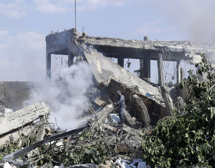 Tuy nhiên, theo thông báo của Quân đội Nga, Syria đã đánh chặn thành công tổng cộng 71 trong số 103 tên lửa hành trình. Ảnh: EPA.
