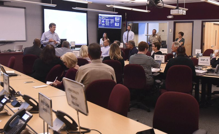 Thống đốc bang North Carolina Roy Cooper nói bang của ông là tâm điểm tác động của bão Florence và kêu gọi người dân phải chuẩn bị sẵn sàng từ bây giờ.