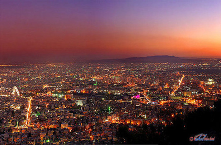 Damascus là một trong những thành phố có lịch sử lâu đời nhất thế giới. Ảnh: Quang cảnh thủ đô Damascus vào ban đêm nhìn từ núi Qasioun.