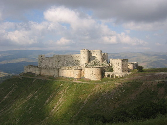 Krak des Chevaliers, hay còn được gọi là Crac des Chevaliers, ở tỉnh Homs là một lâu đài của quân đội Thập tự chinh ở Syria và là một trong những lâu đài thời Trung cổ được bảo tồn quan trọng nhất trên thế giới.
