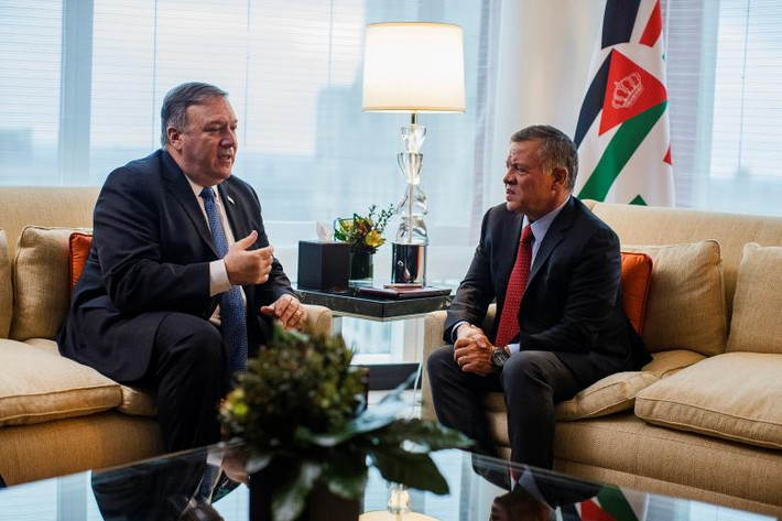 Ngoại trưởng Mỹ Mike Pompeo trao đổi với Quốc vương Jordan Abdullah II ibn al-Hussein trong cuộc gặp song phương tại khách sạn Mandarin Oriental ở thành phố New York.