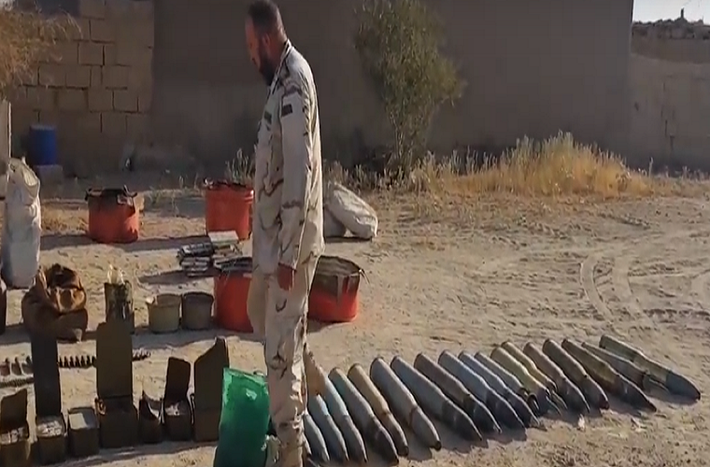 Tháng trước, Quân đội Syria cũng phát hiện một kho vũ khí lớn và nhà máy chế tạo rocket của nhóm khủng bố IS tại thị trấn Sabikhan ở Nam Deir Ezzor, sau khi các tay súng khủng bố rút lui khỏi khu vực này. Ảnh: Youtube.